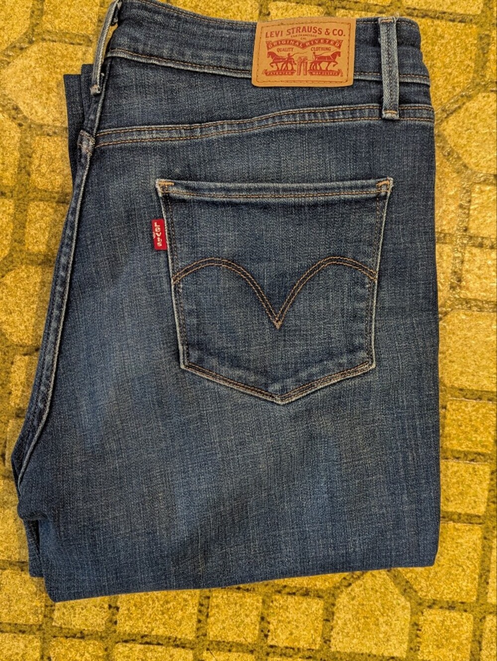 Levi's Classic Blue Women's Denim Jeans, Mid Rise Skinny, Size 12